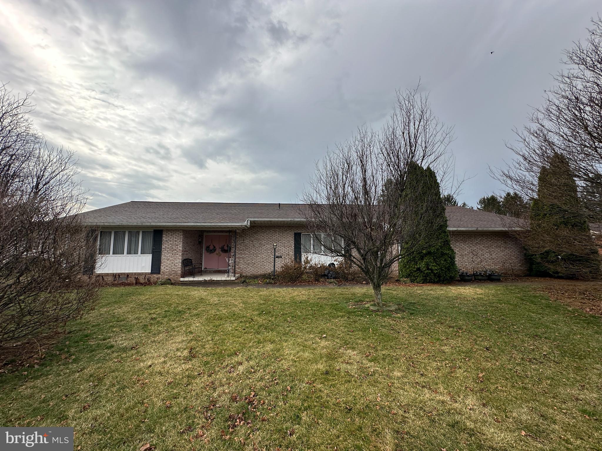 COUNTRY CLUB ESTATES - Residential