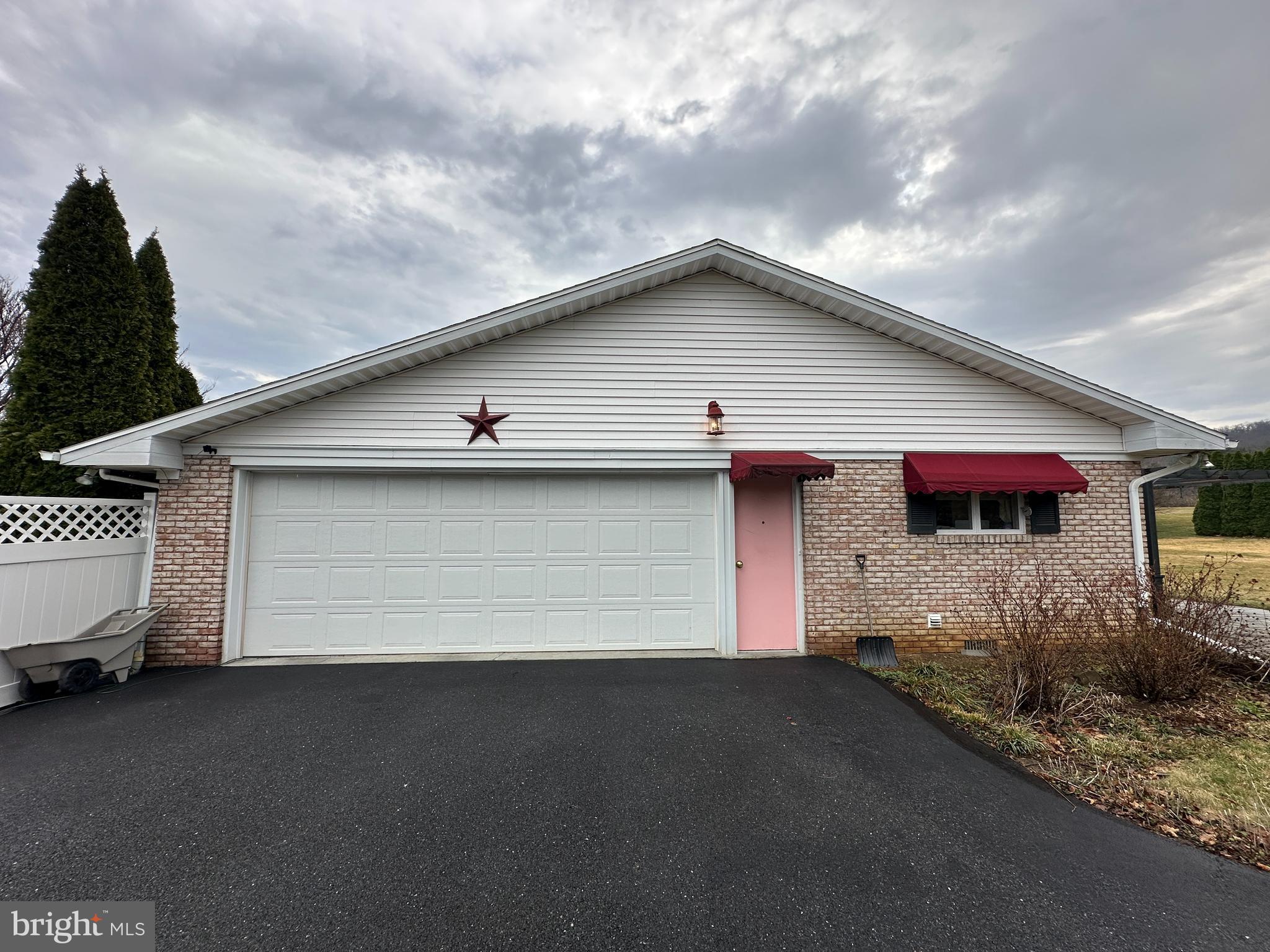 COUNTRY CLUB ESTATES - Residential