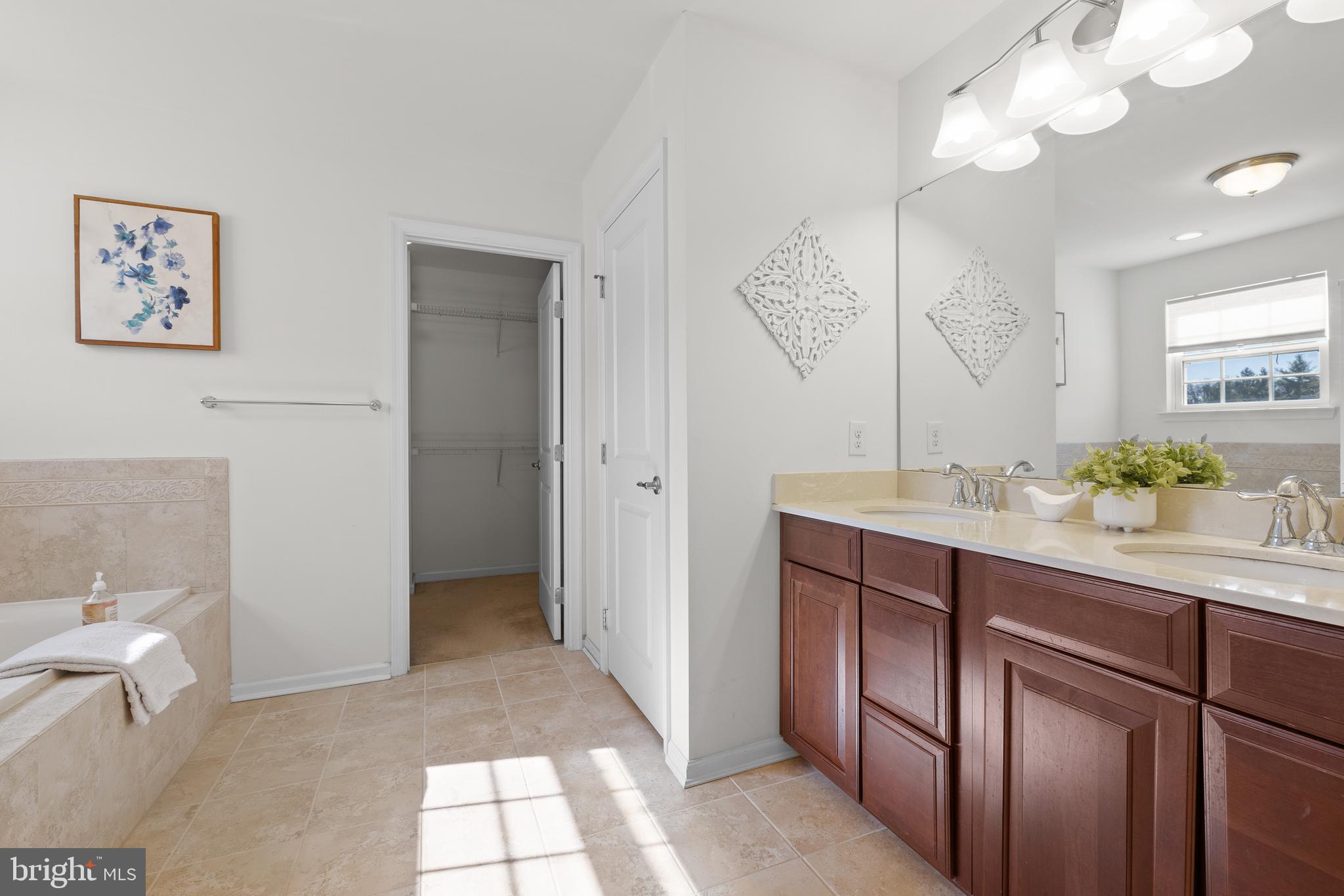 HILLTOWN WALK - Residential