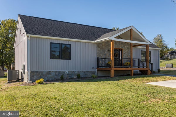 329 CRIM DR, STRASBURG, VA 22657 - Image 4b4fb6b883e08c09ce7f8a9829062cf5/2116167992