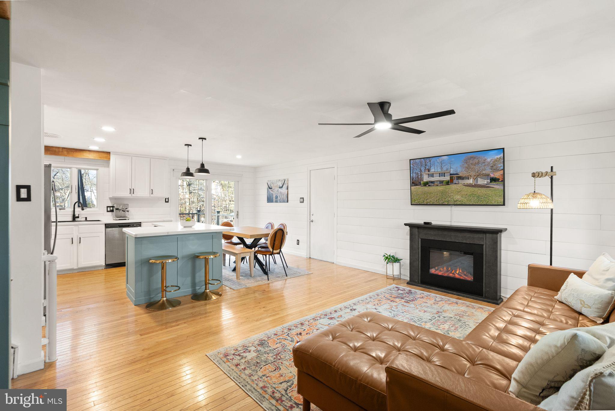 7902 CLIFF ROCK COURT