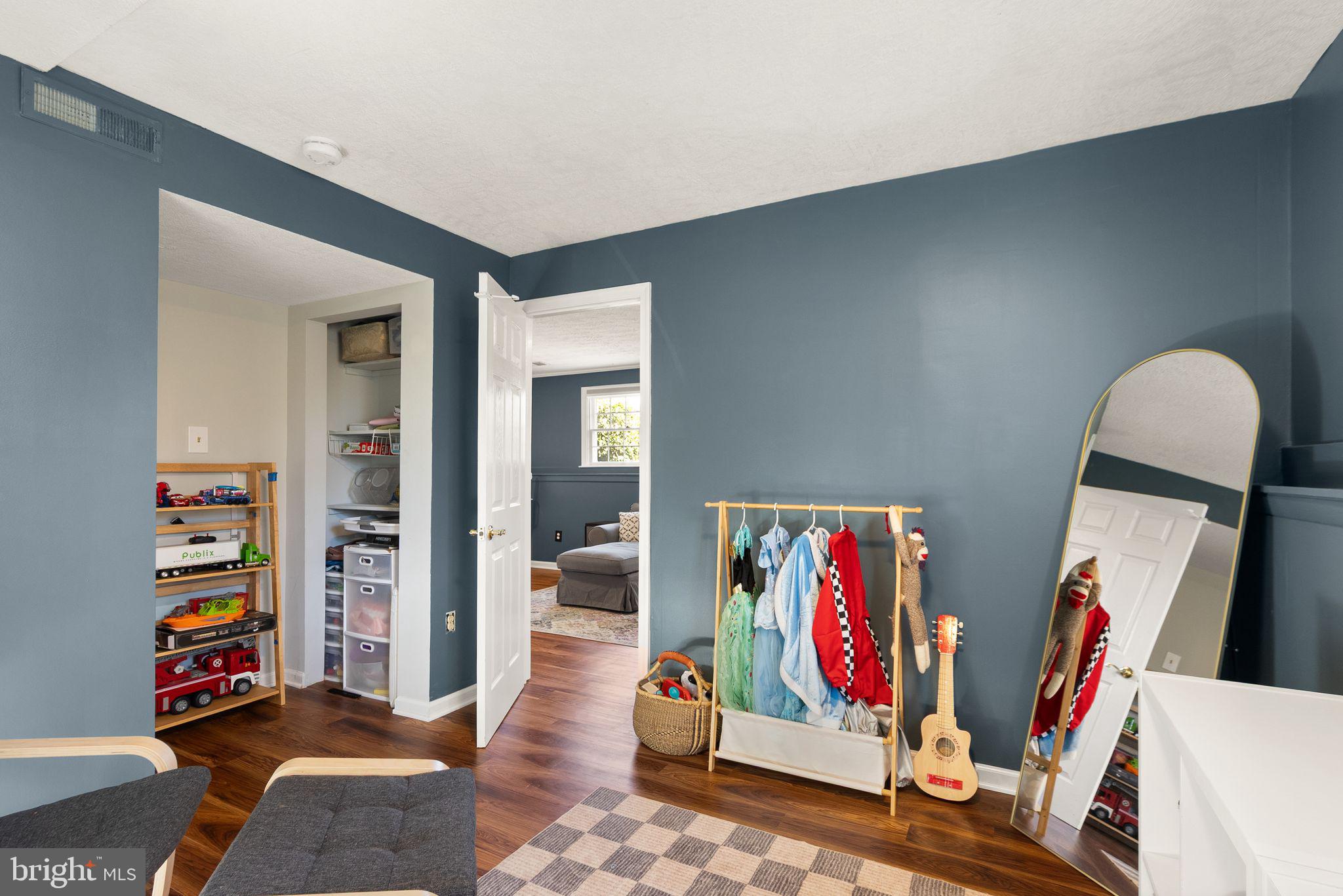 NEWINGTON FOREST - Residential