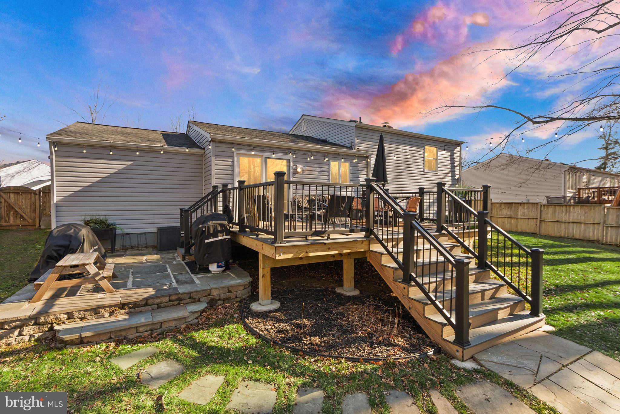 7902 CLIFF ROCK COURT