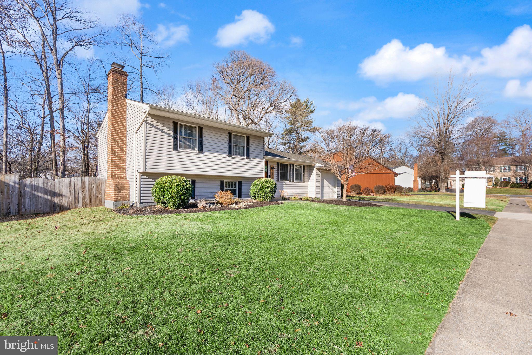 7902 CLIFF ROCK COURT