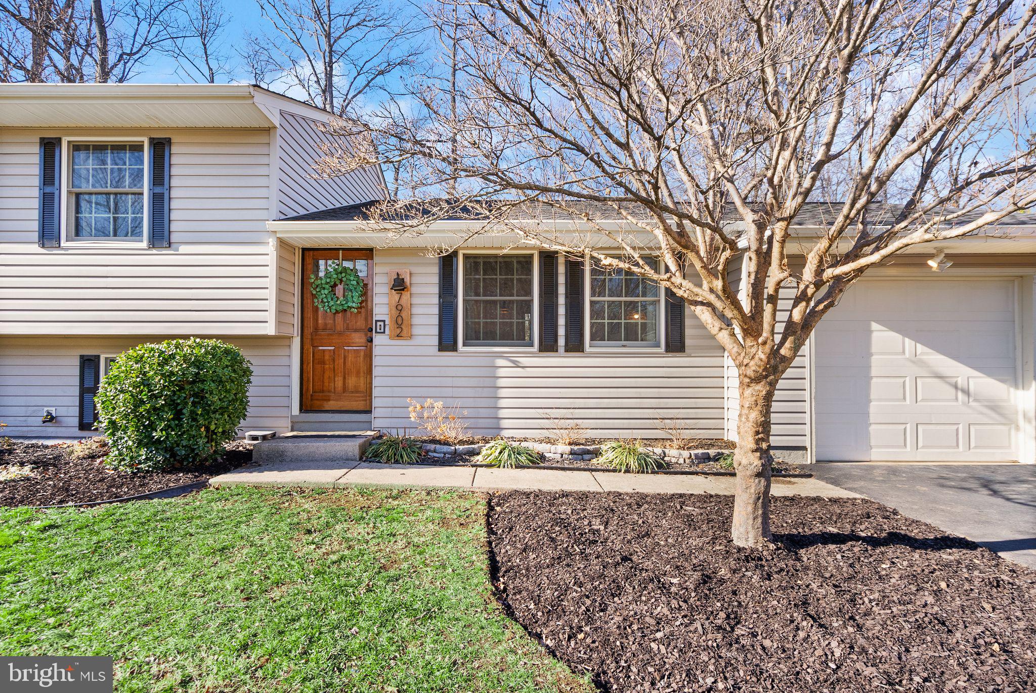 7902 CLIFF ROCK COURT