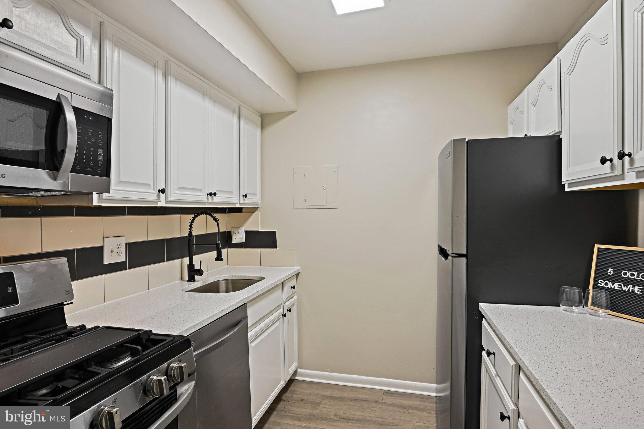 VANTAGE HILL - Residential