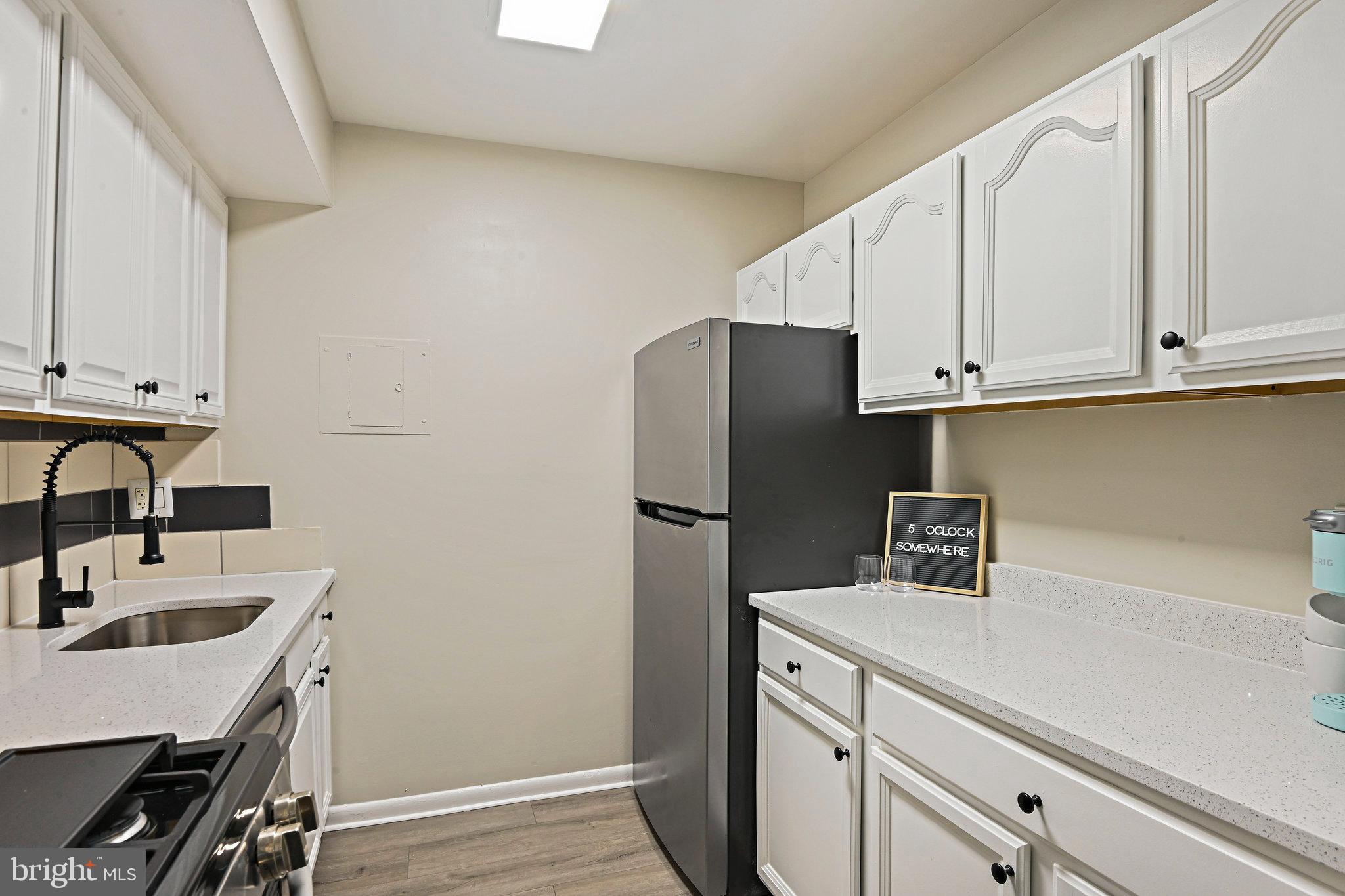 VANTAGE HILL - Residential