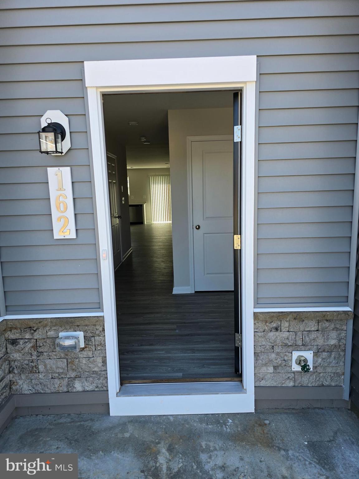 STONE SPRING - Residential Lease