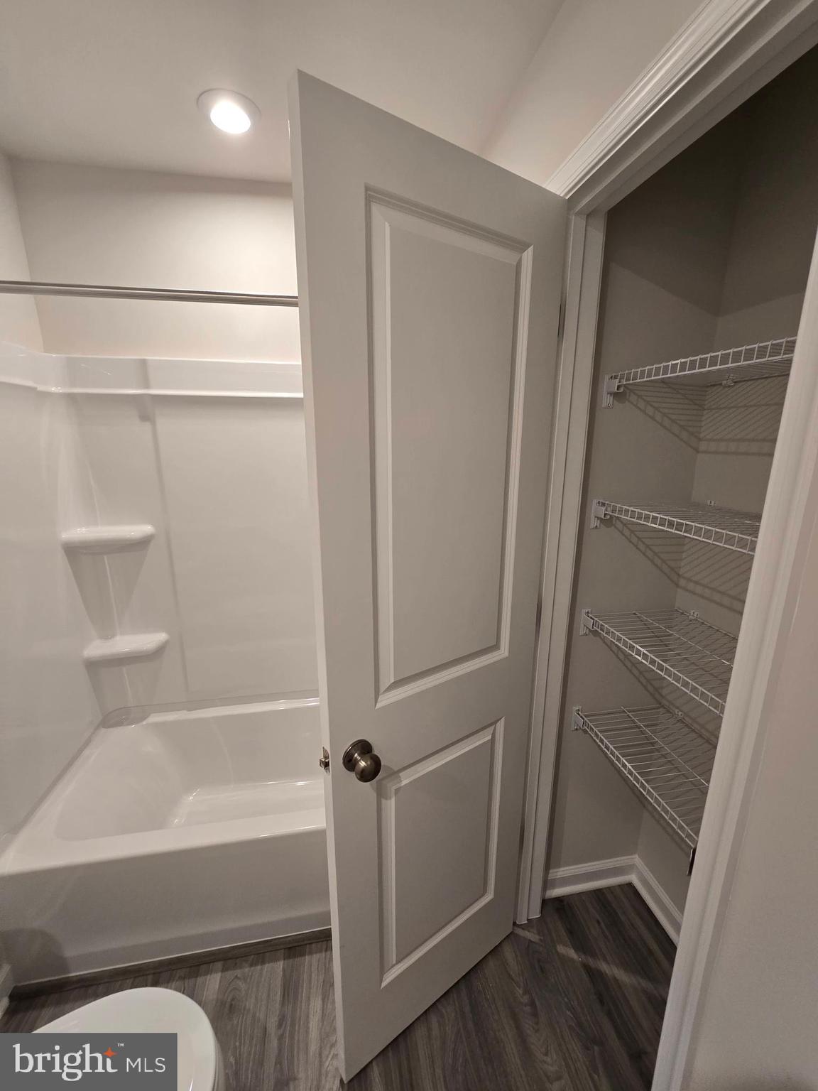 STONE SPRING - Residential Lease