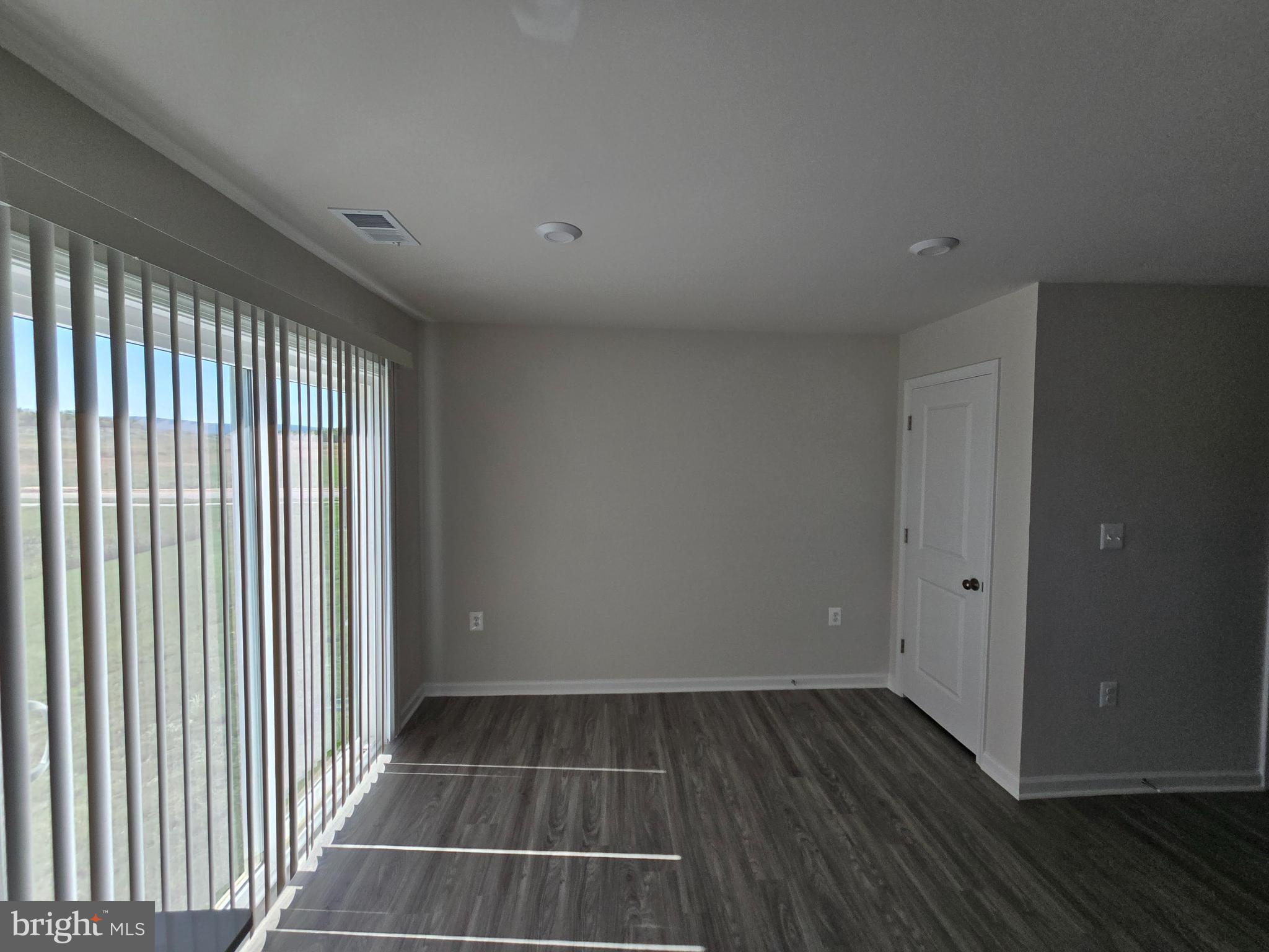 STONE SPRING - Residential Lease