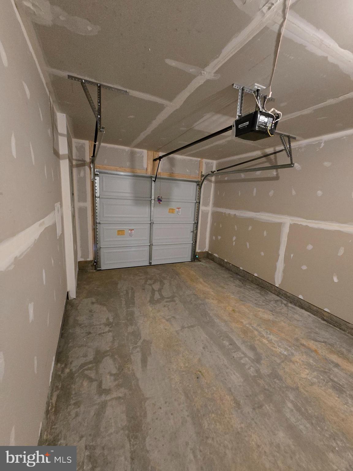 STONE SPRING - Residential Lease