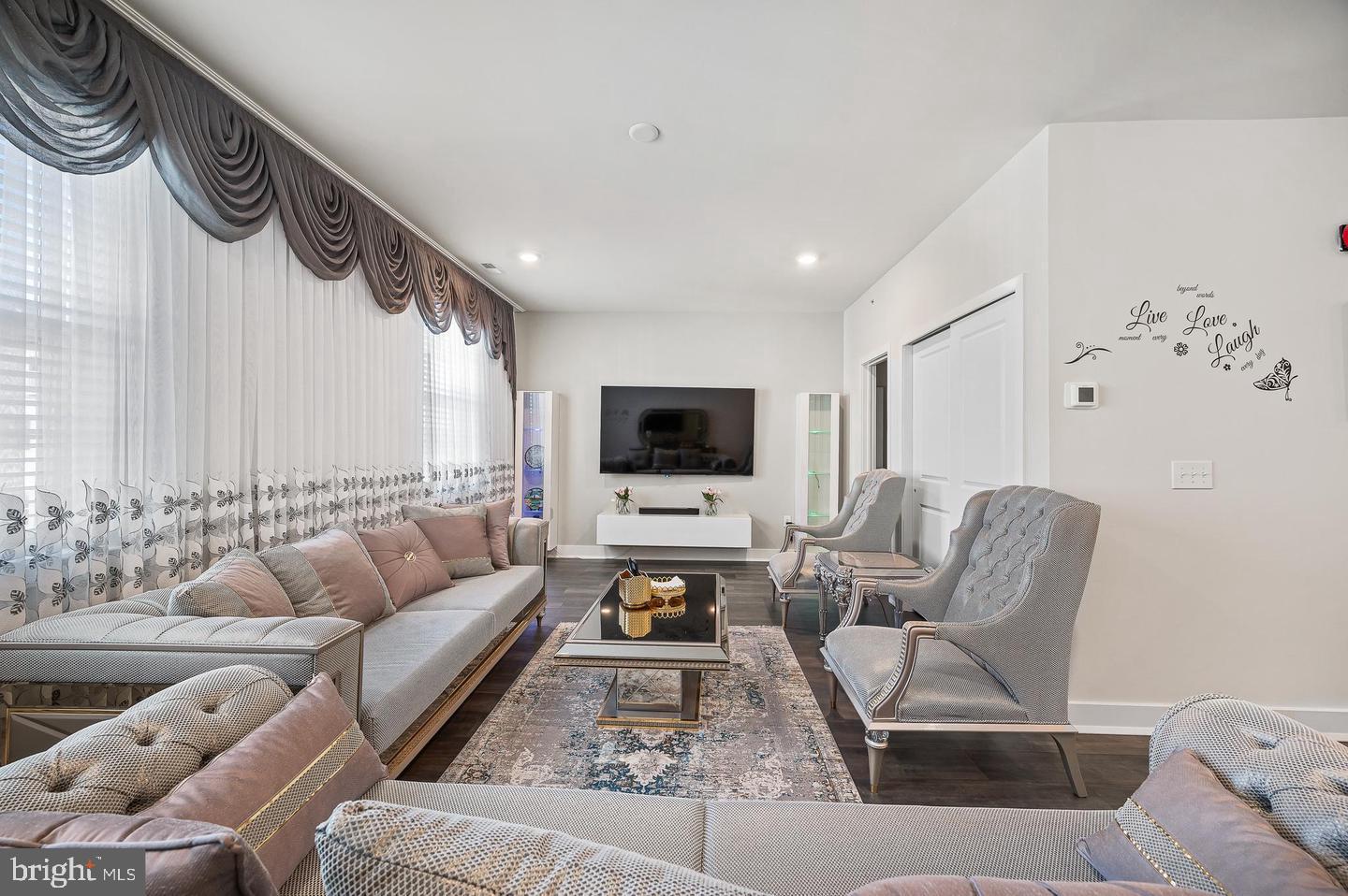 WATERSIDE - Residential