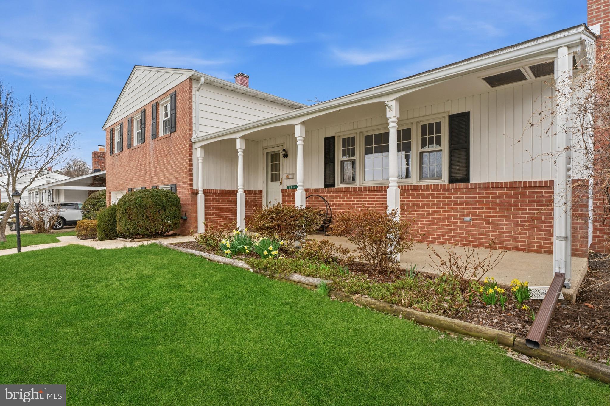 YORK MANOR - Residential