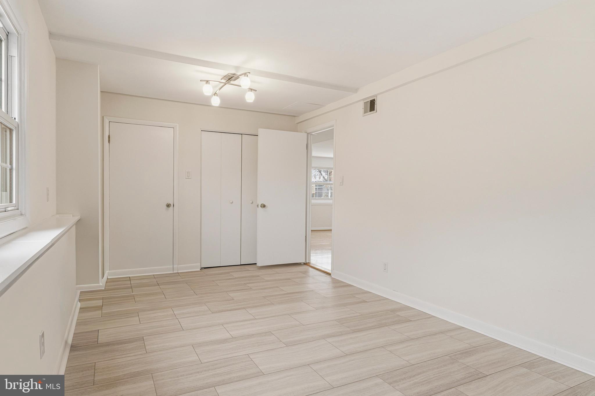 YORK MANOR - Residential