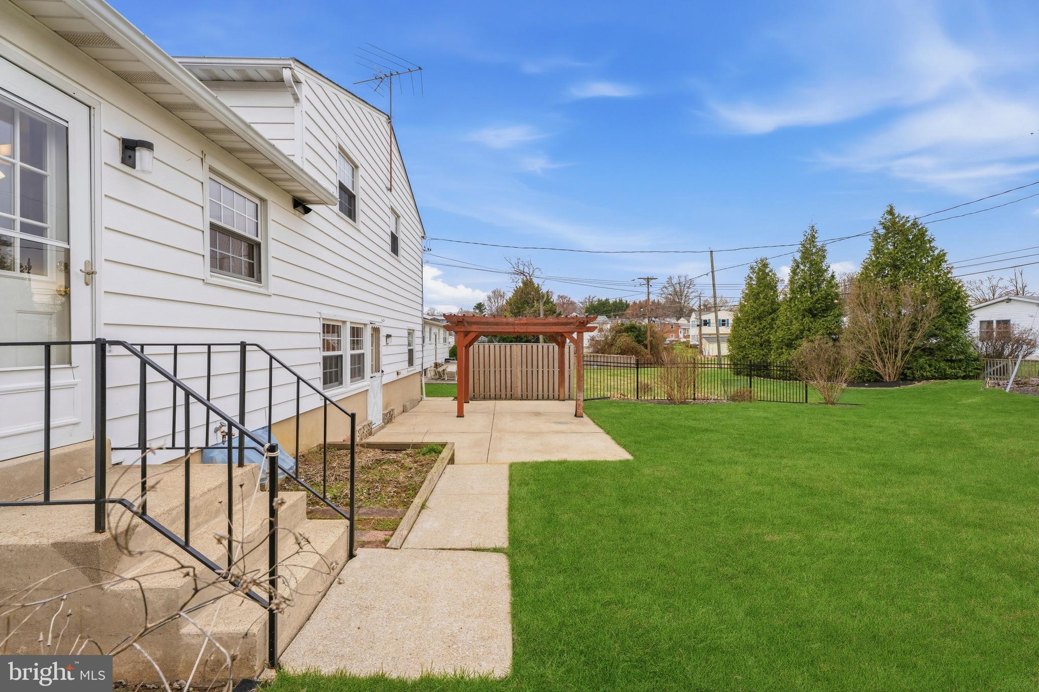 YORK MANOR - Residential