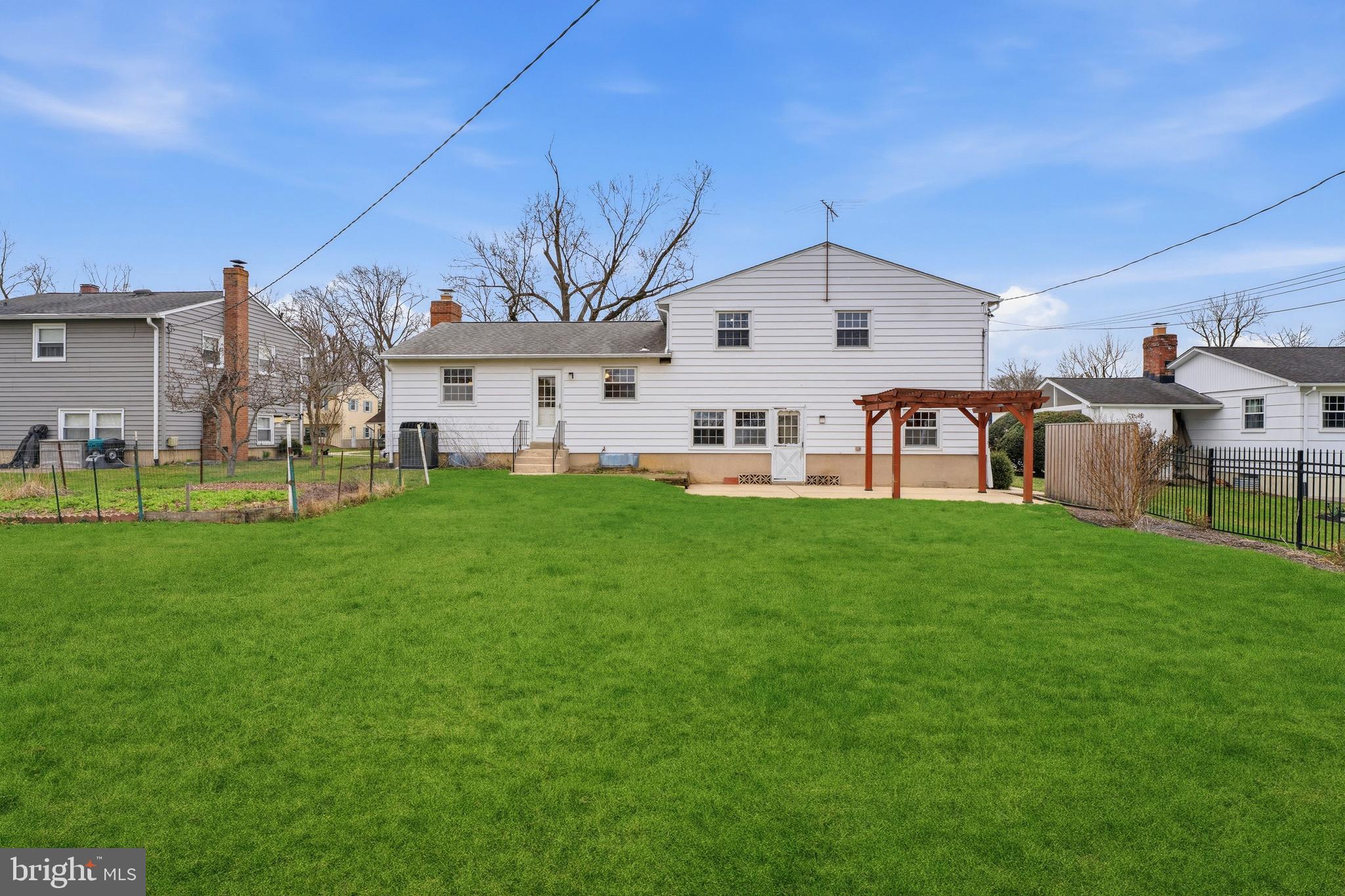 YORK MANOR - Residential