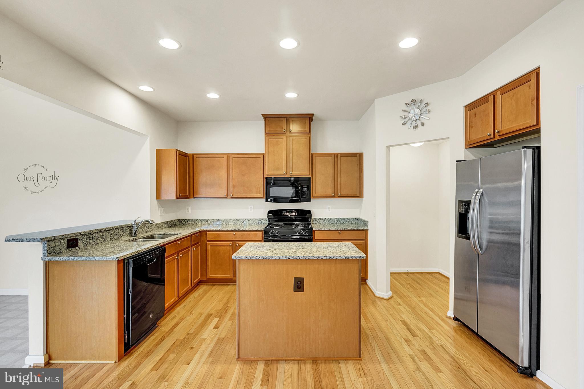 THREE FLAGS - Residential