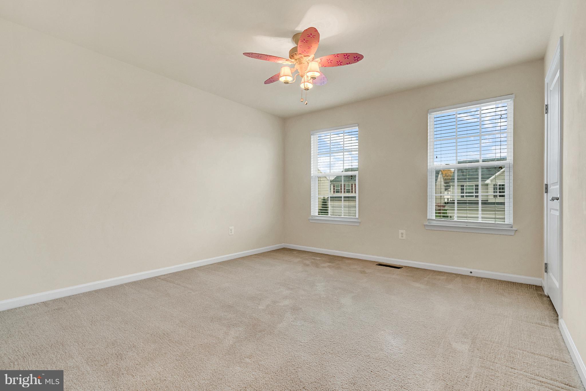 THREE FLAGS - Residential