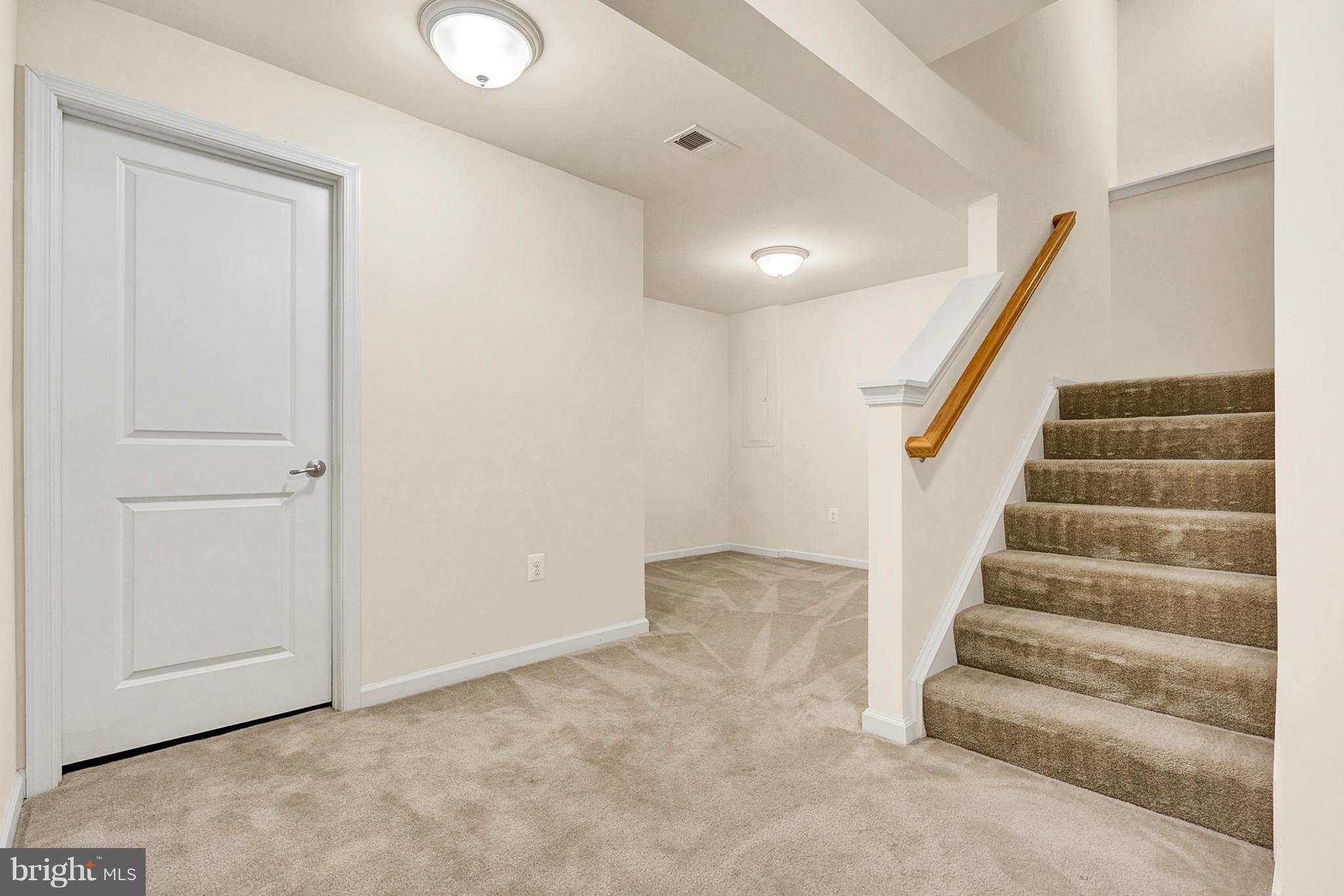 THREE FLAGS - Residential