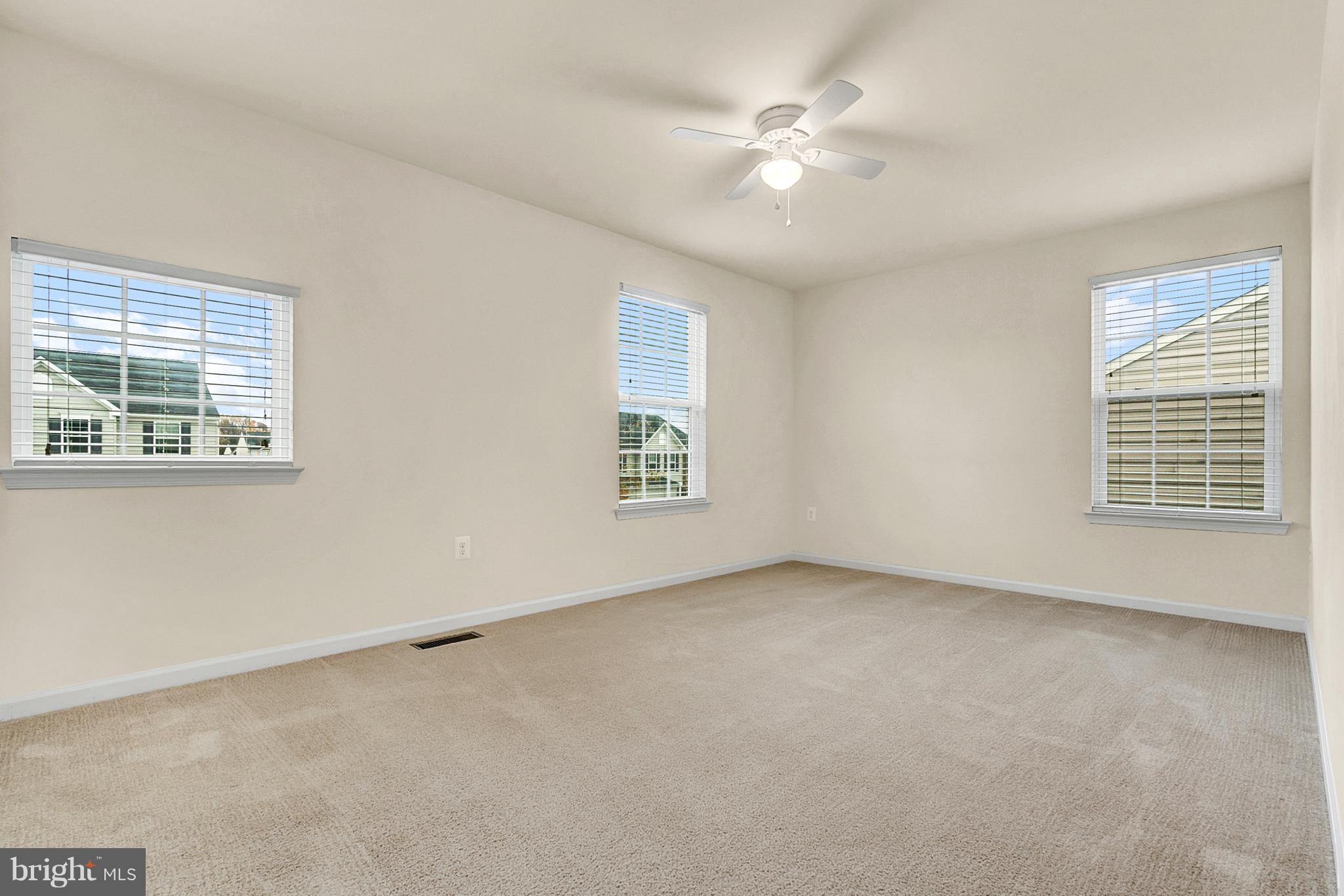 THREE FLAGS - Residential