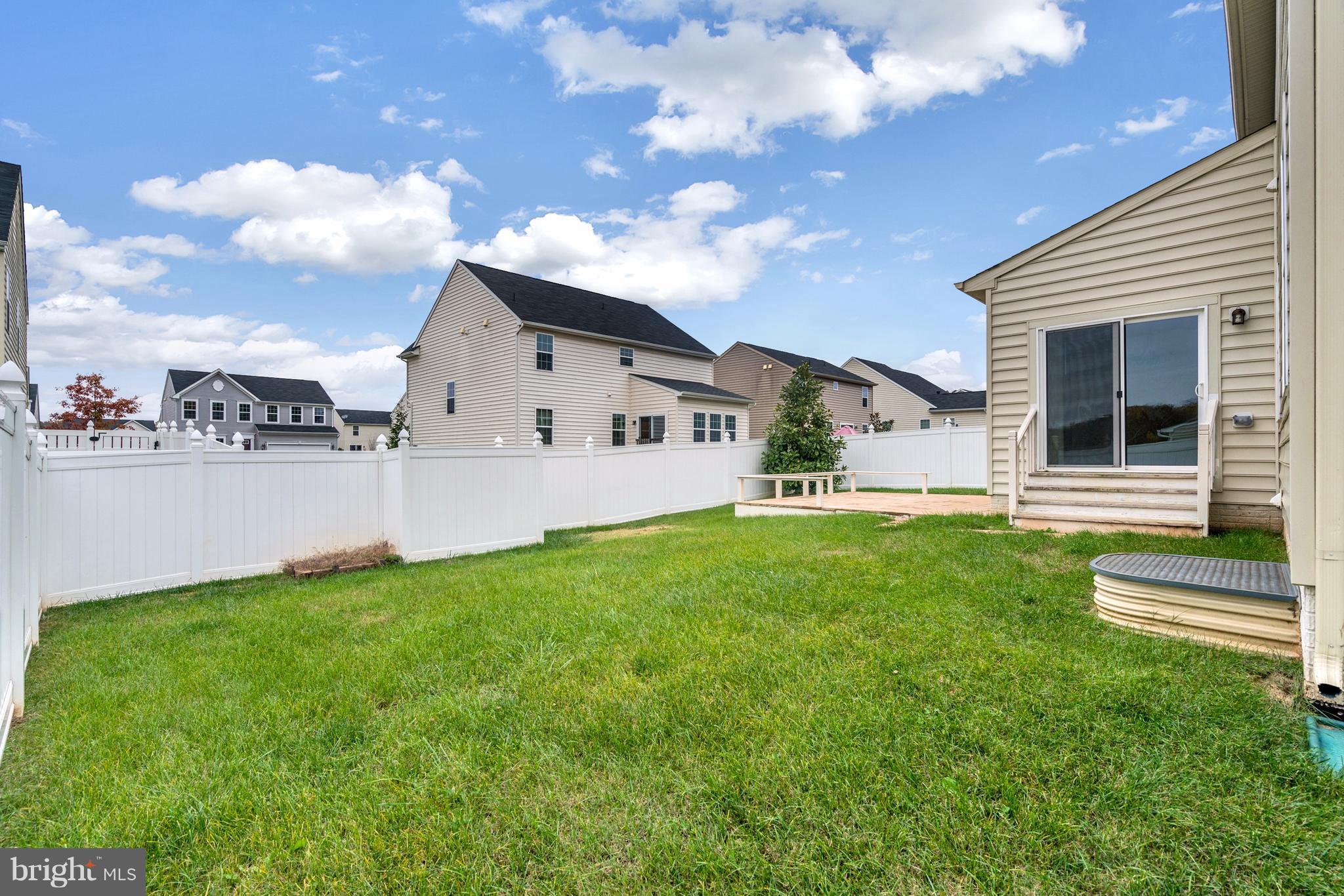 THREE FLAGS - Residential