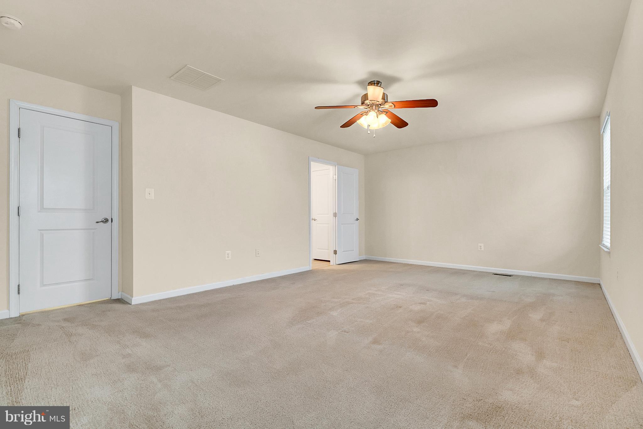 THREE FLAGS - Residential