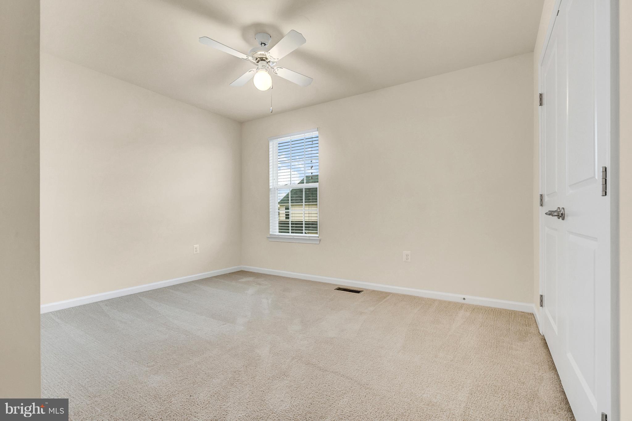 THREE FLAGS - Residential