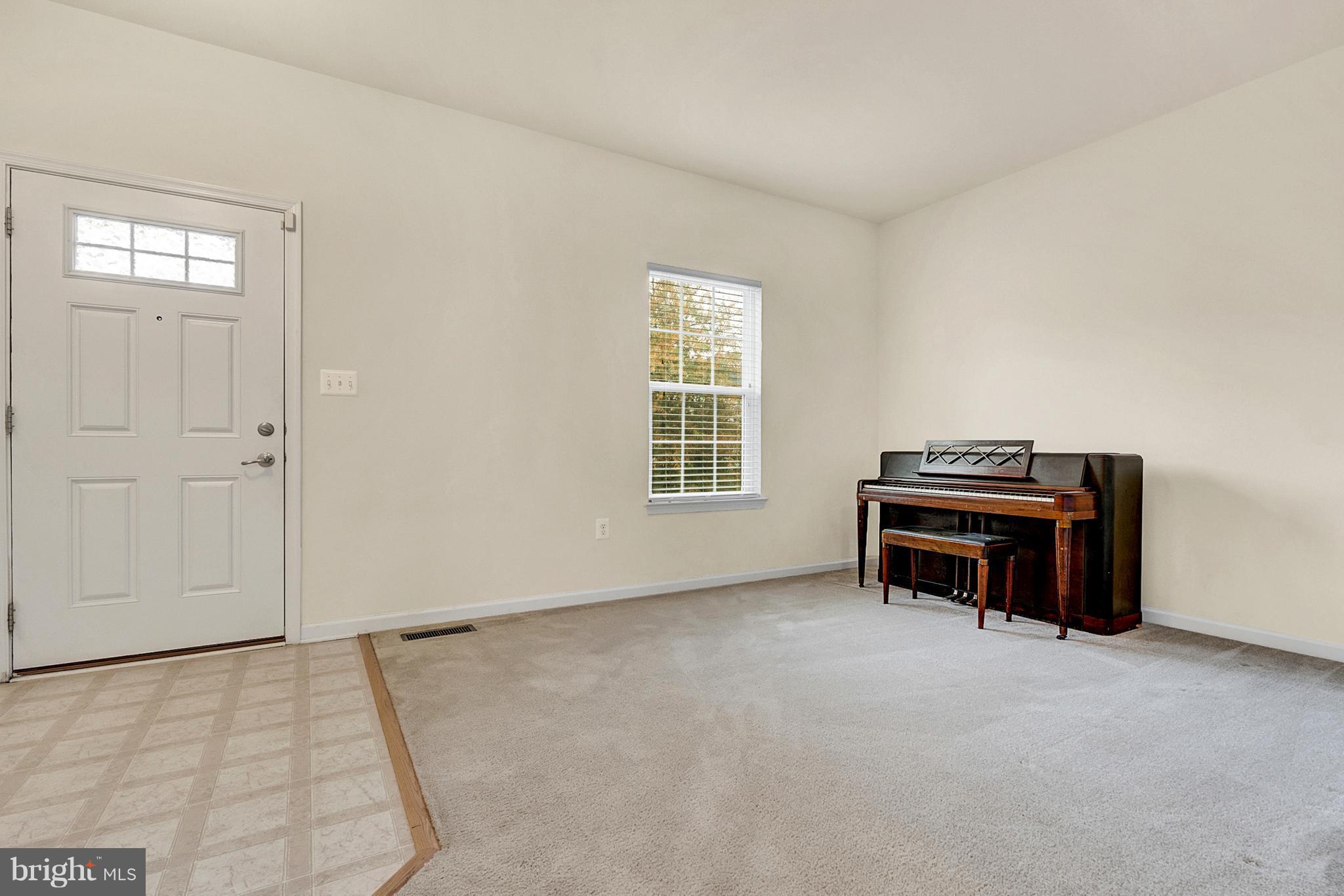 THREE FLAGS - Residential