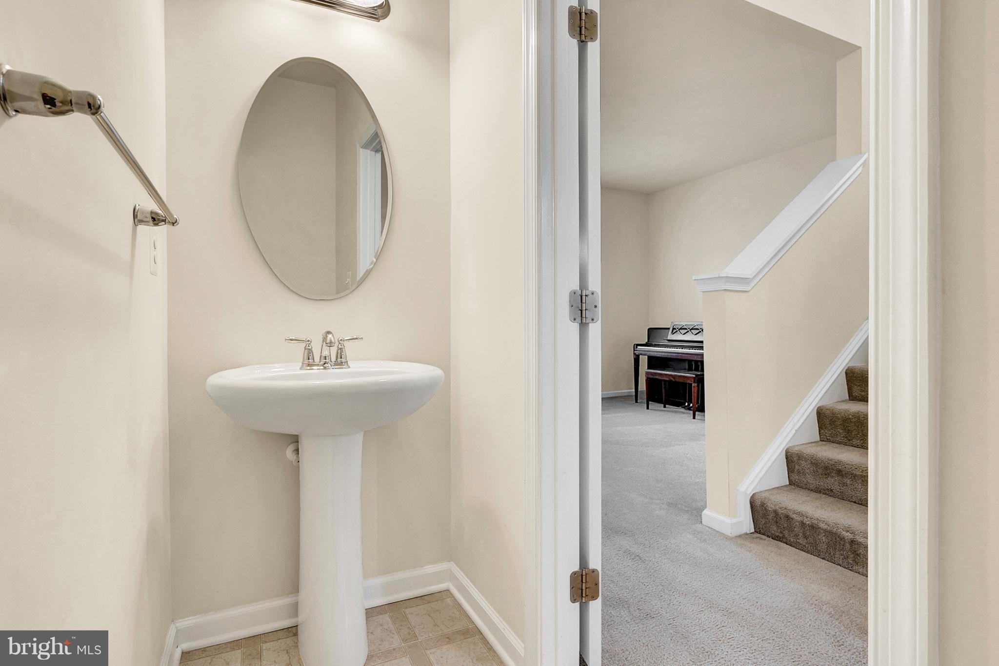 THREE FLAGS - Residential