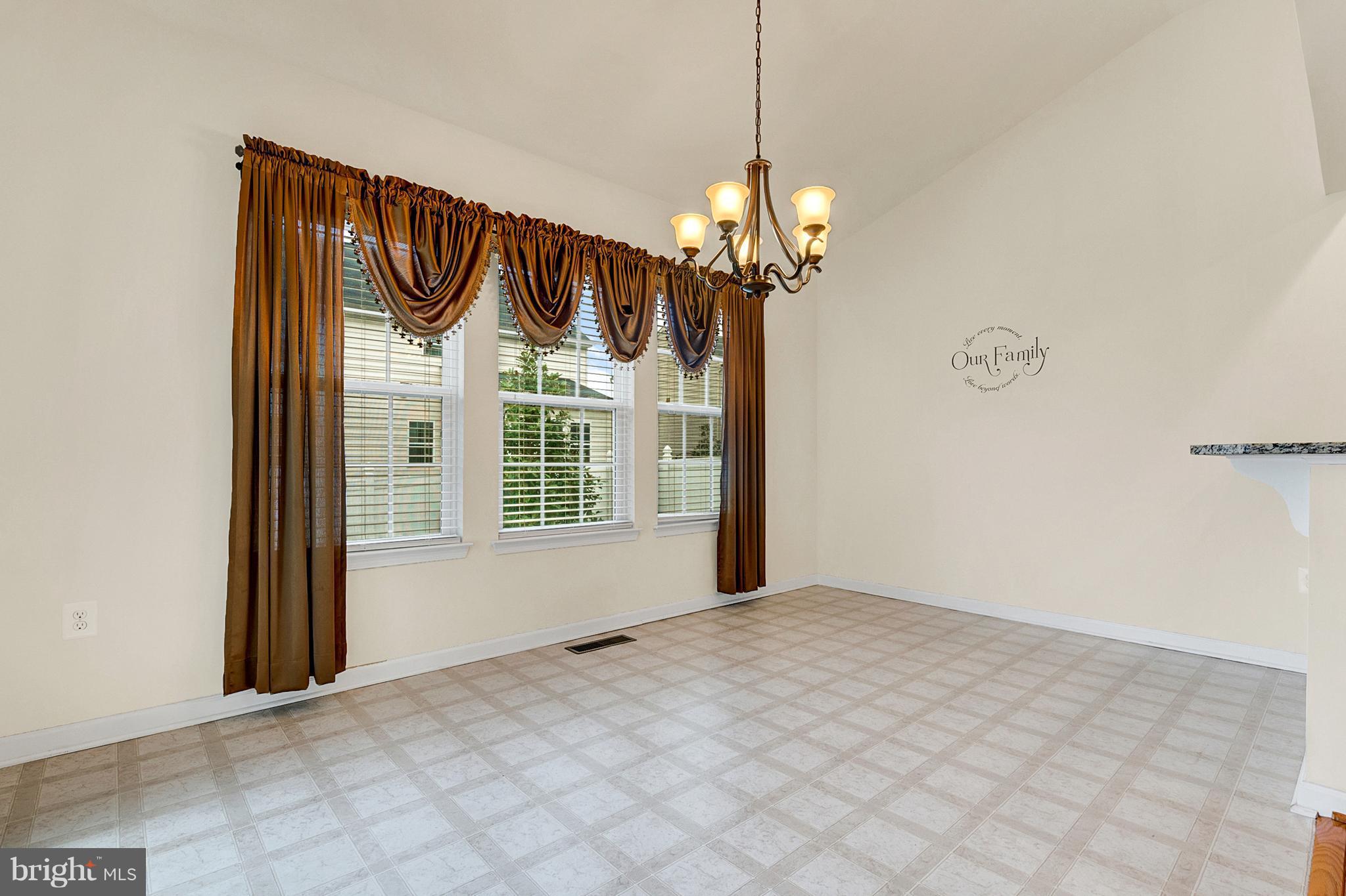 THREE FLAGS - Residential