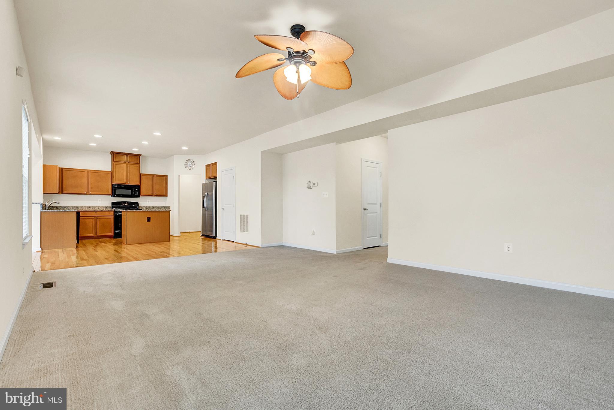 THREE FLAGS - Residential