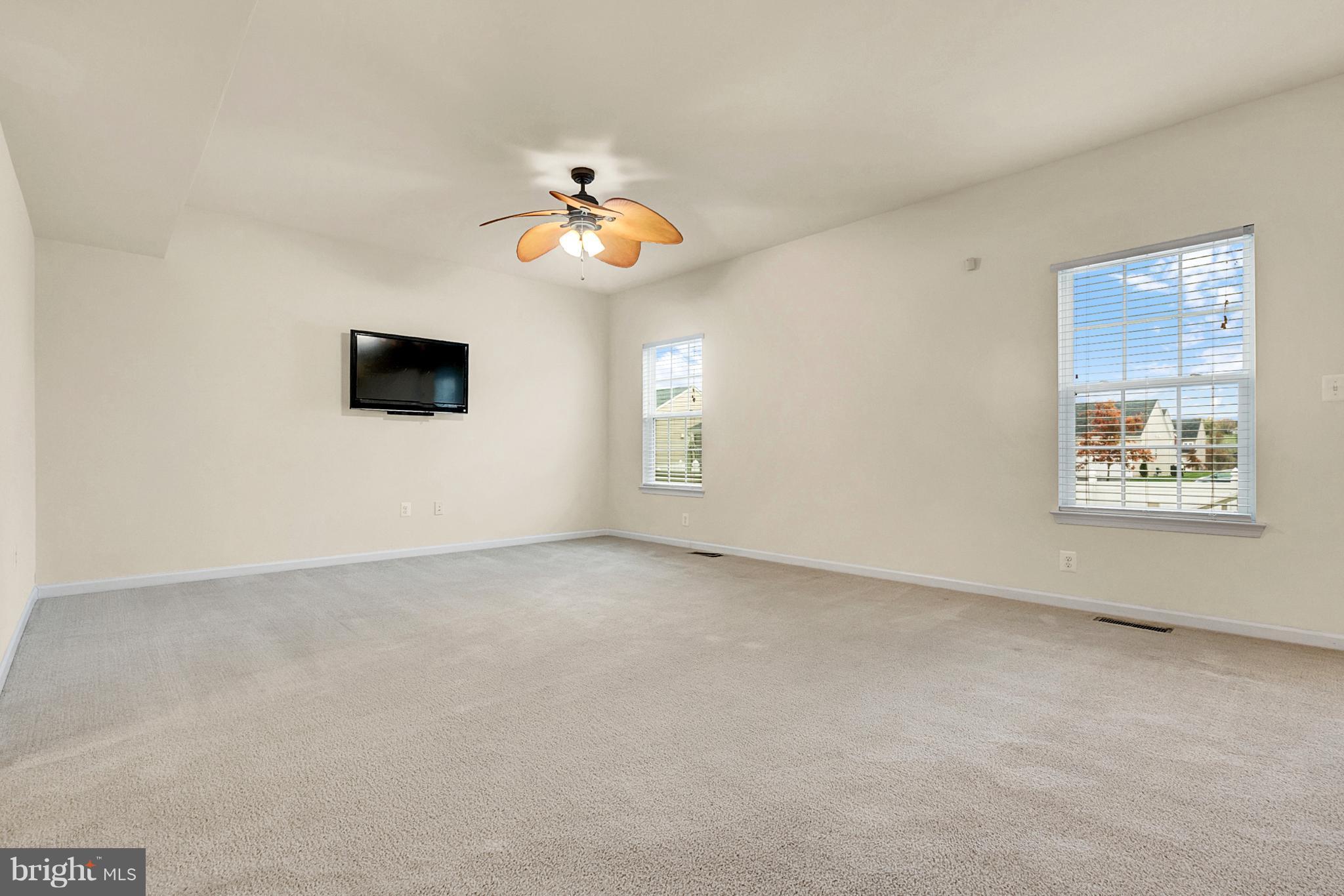 THREE FLAGS - Residential