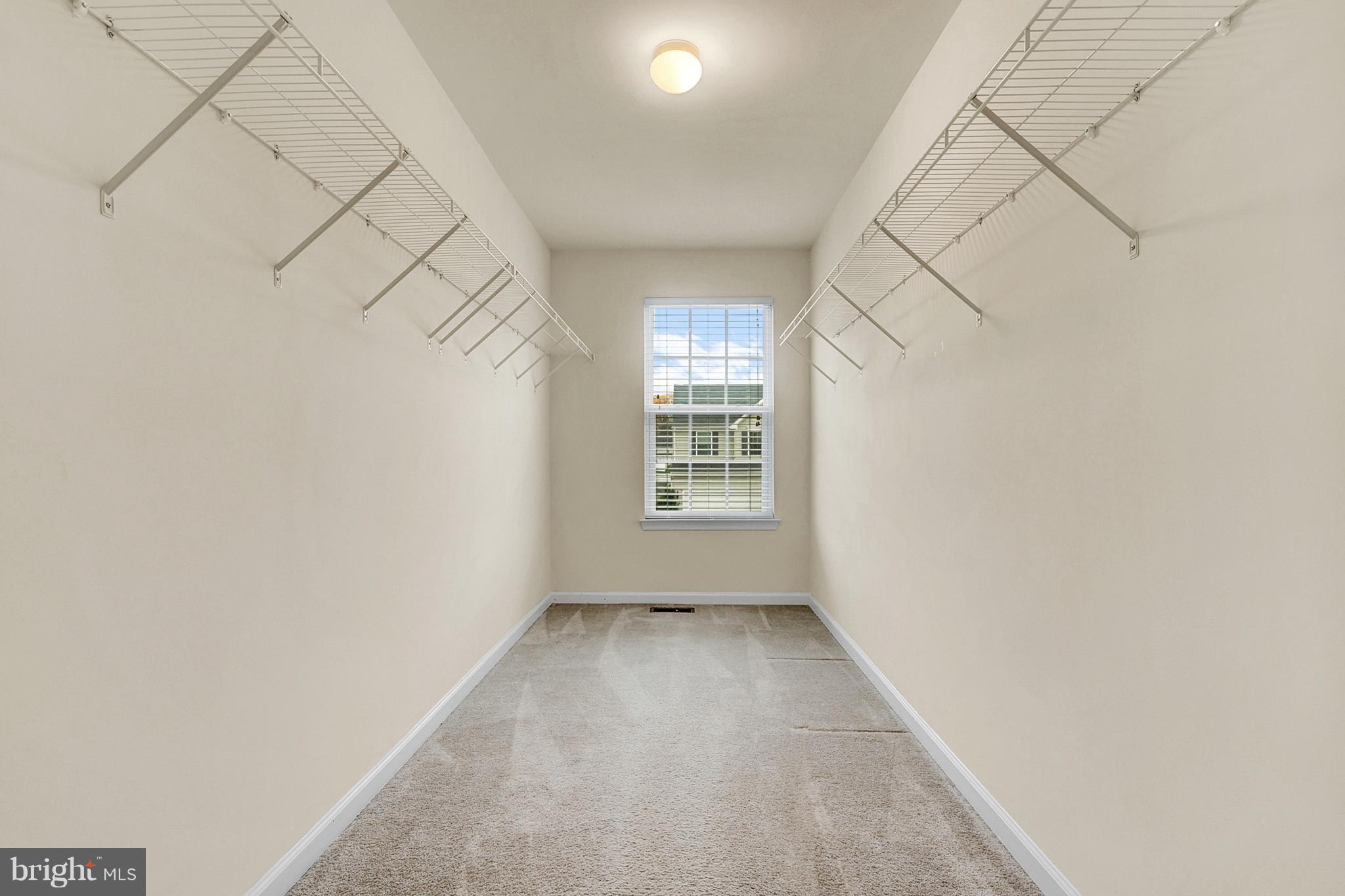 THREE FLAGS - Residential