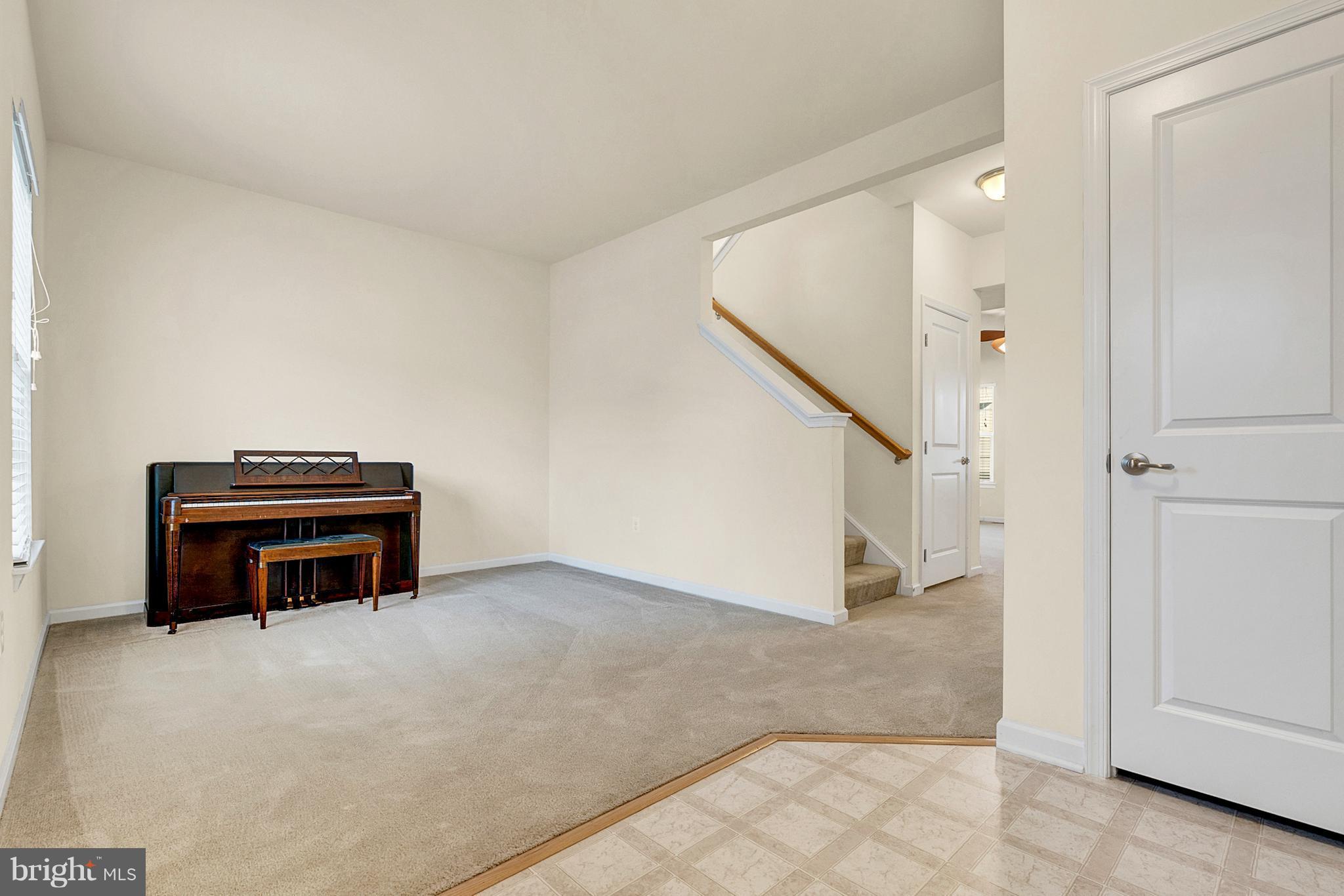 THREE FLAGS - Residential