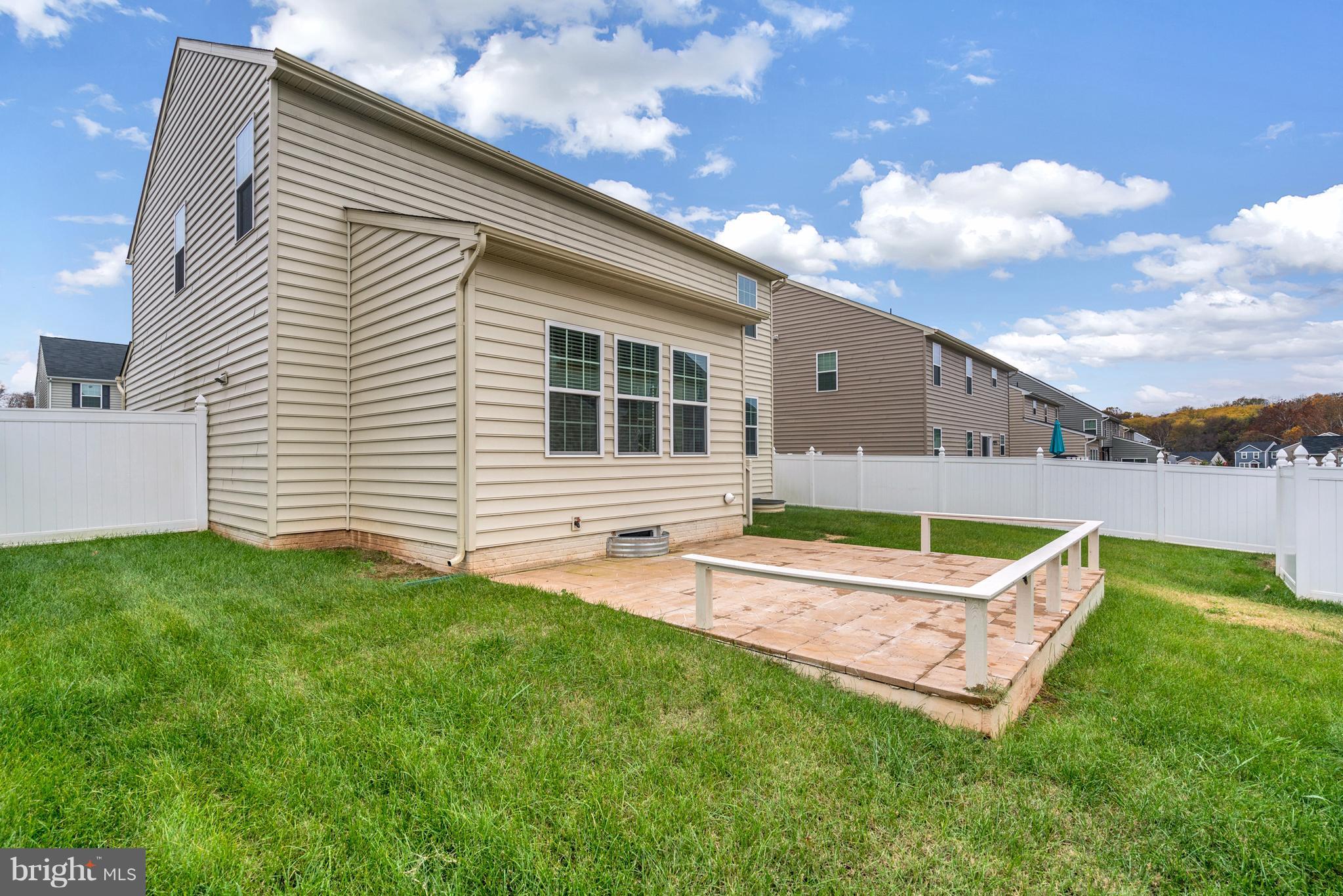 THREE FLAGS - Residential