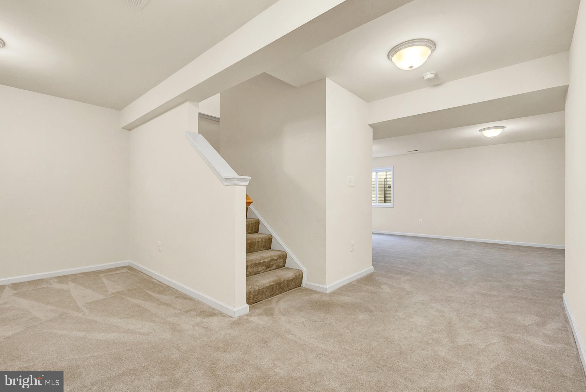 THREE FLAGS - Residential