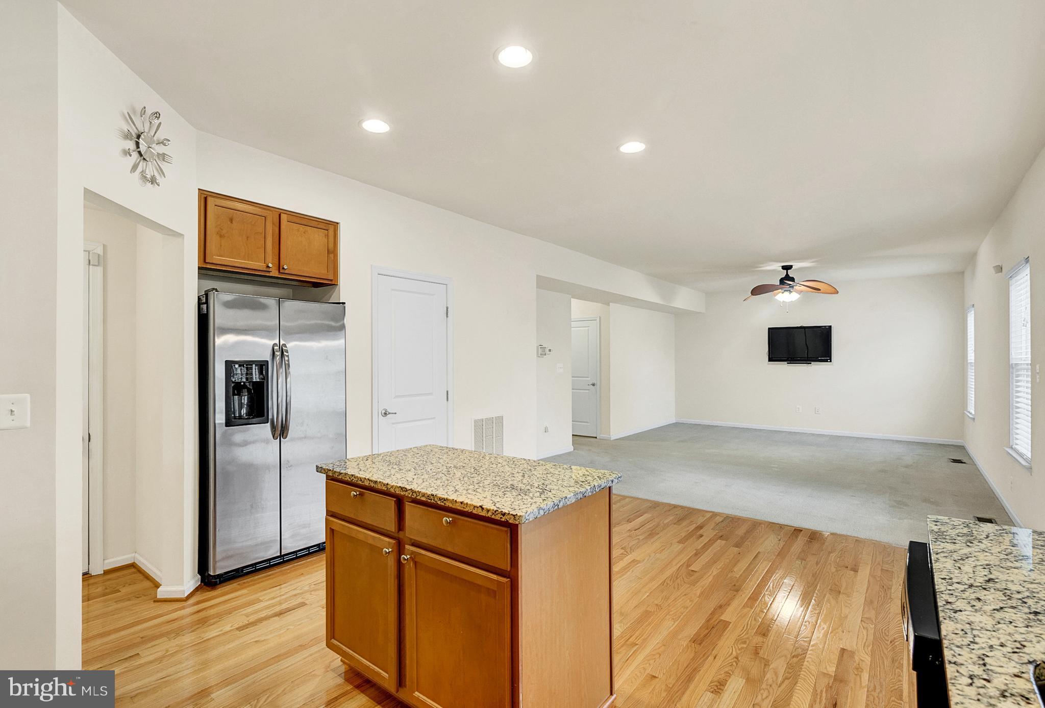 THREE FLAGS - Residential