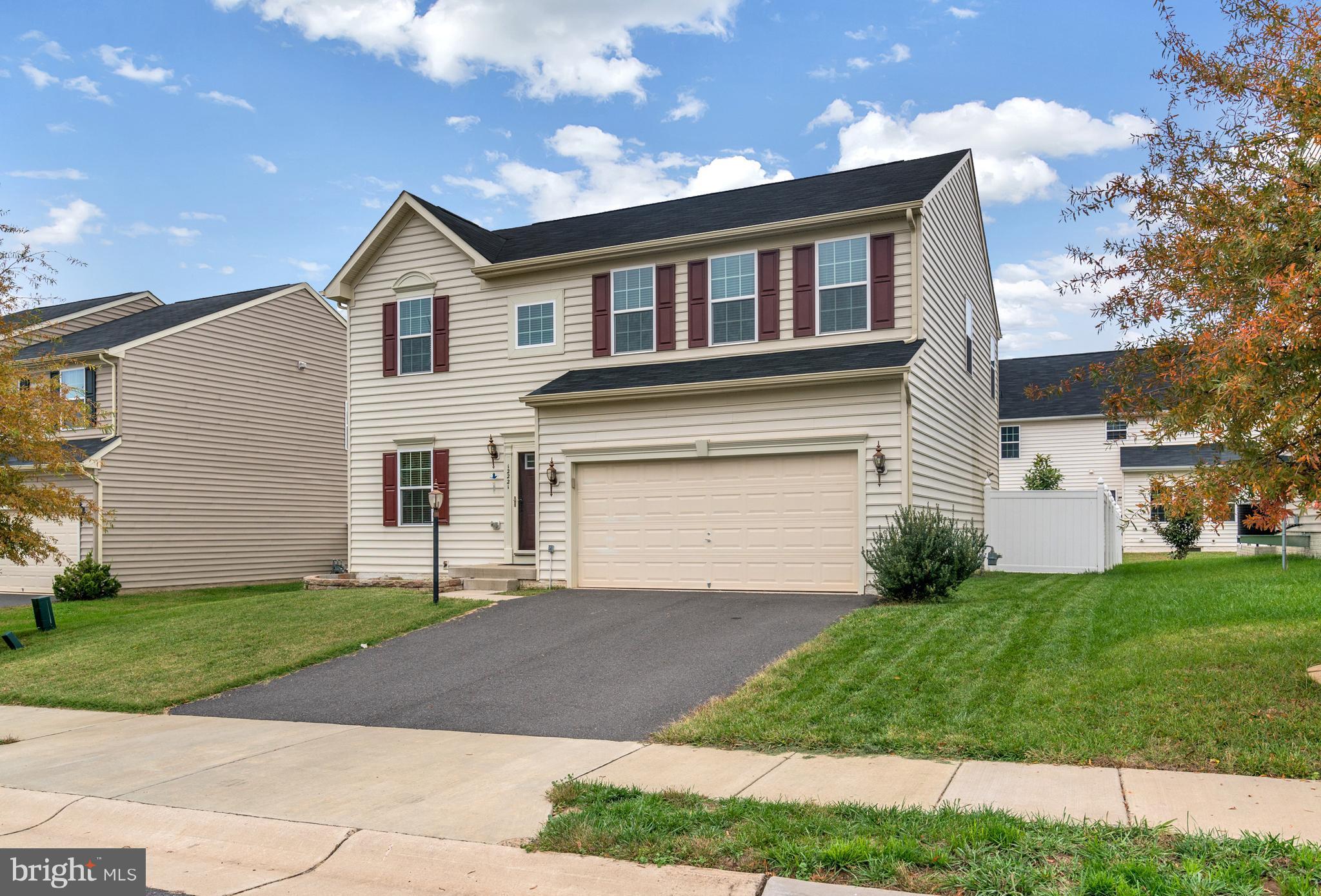 THREE FLAGS - Residential