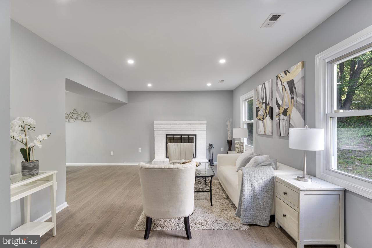 THE MEADOWS - Residential Lease