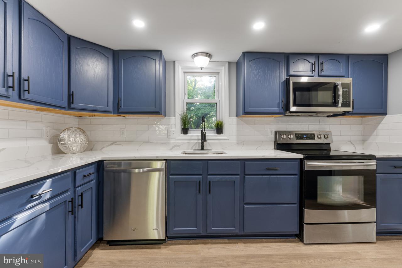 THE MEADOWS - Residential Lease