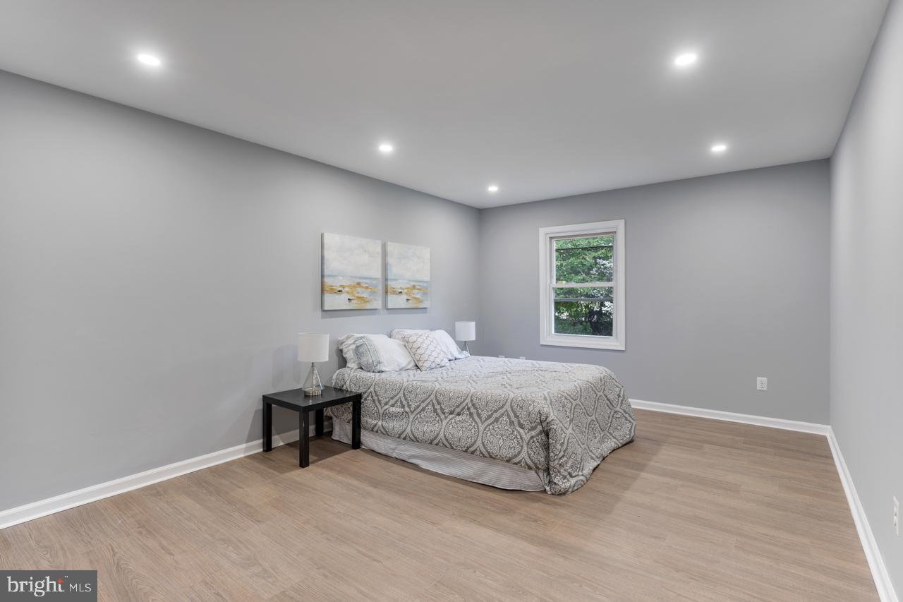 THE MEADOWS - Residential Lease