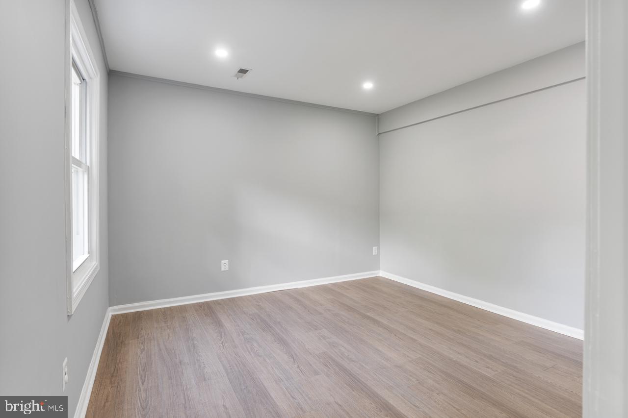 THE MEADOWS - Residential Lease