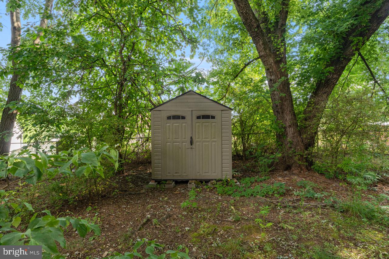 THE MEADOWS - Residential Lease