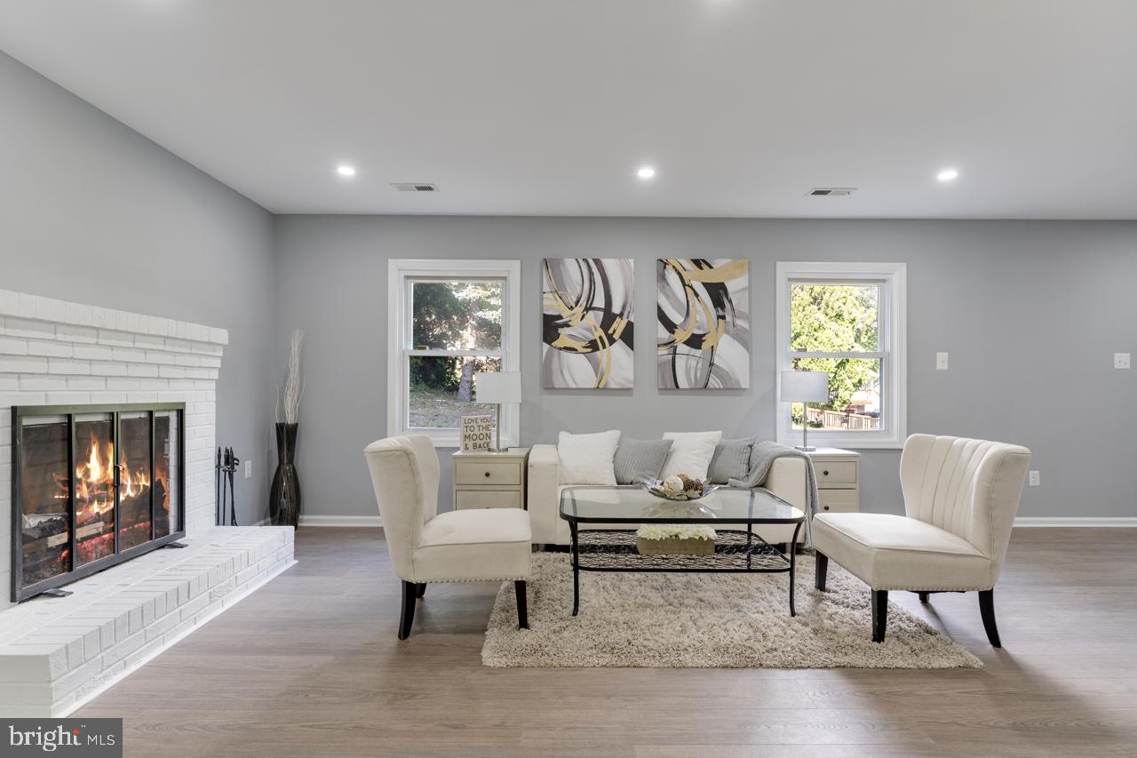 THE MEADOWS - Residential Lease