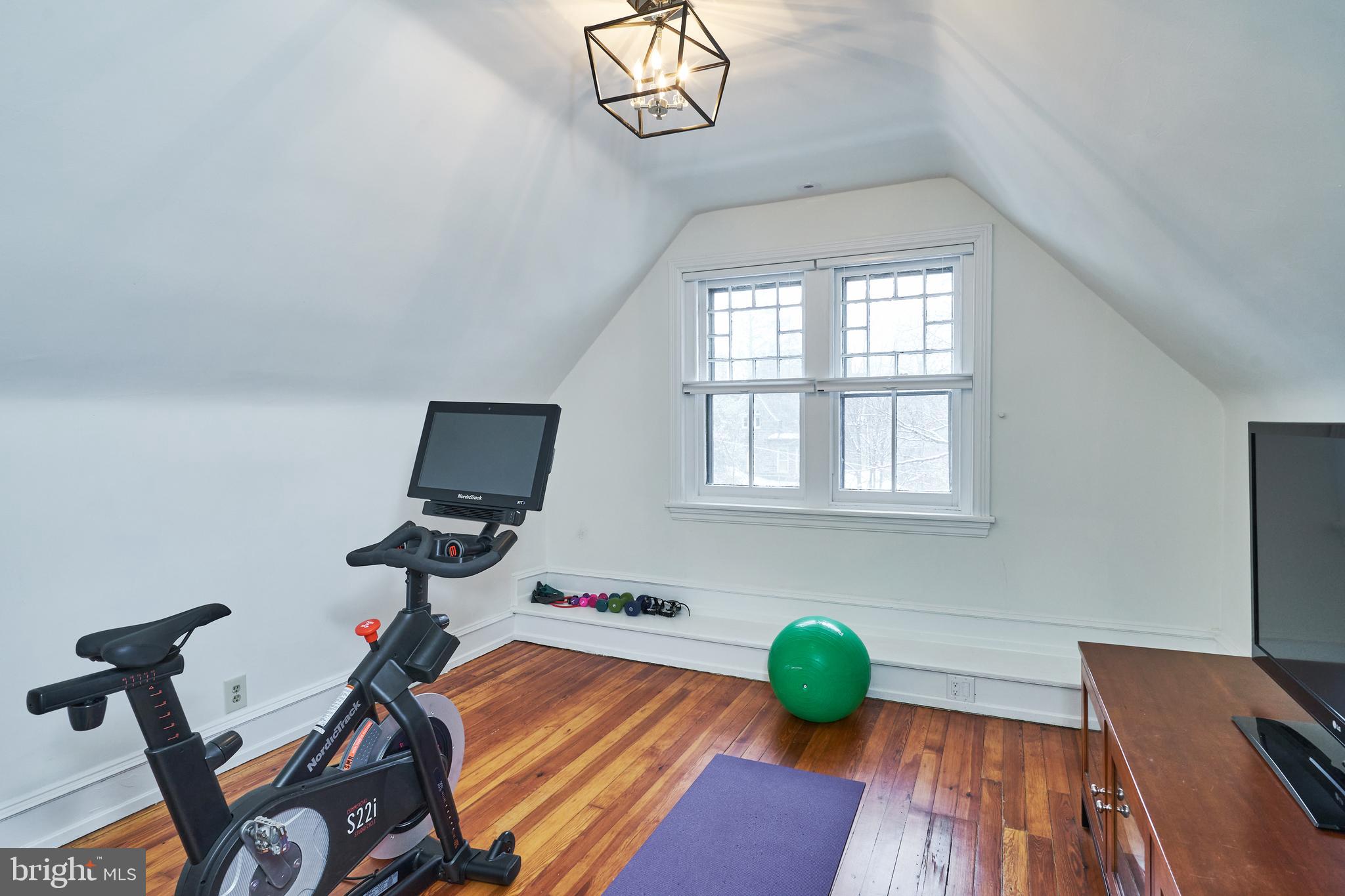 CHESTNUT HILL - Residential