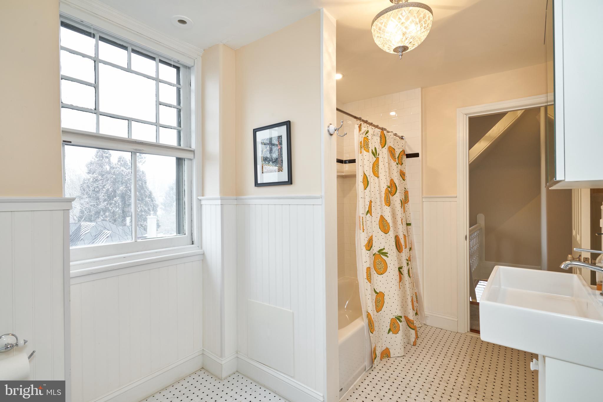 CHESTNUT HILL - Residential