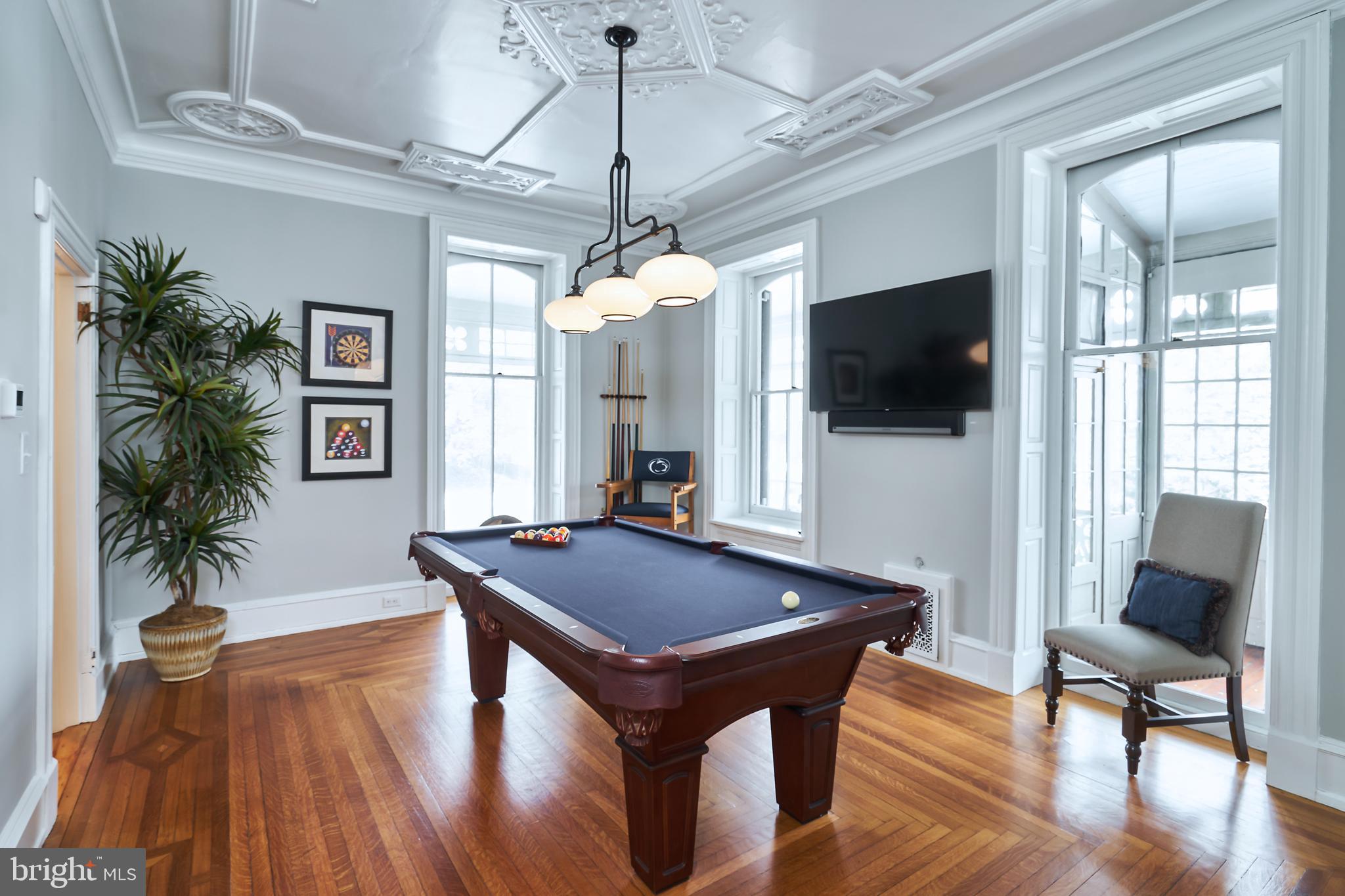 CHESTNUT HILL - Residential