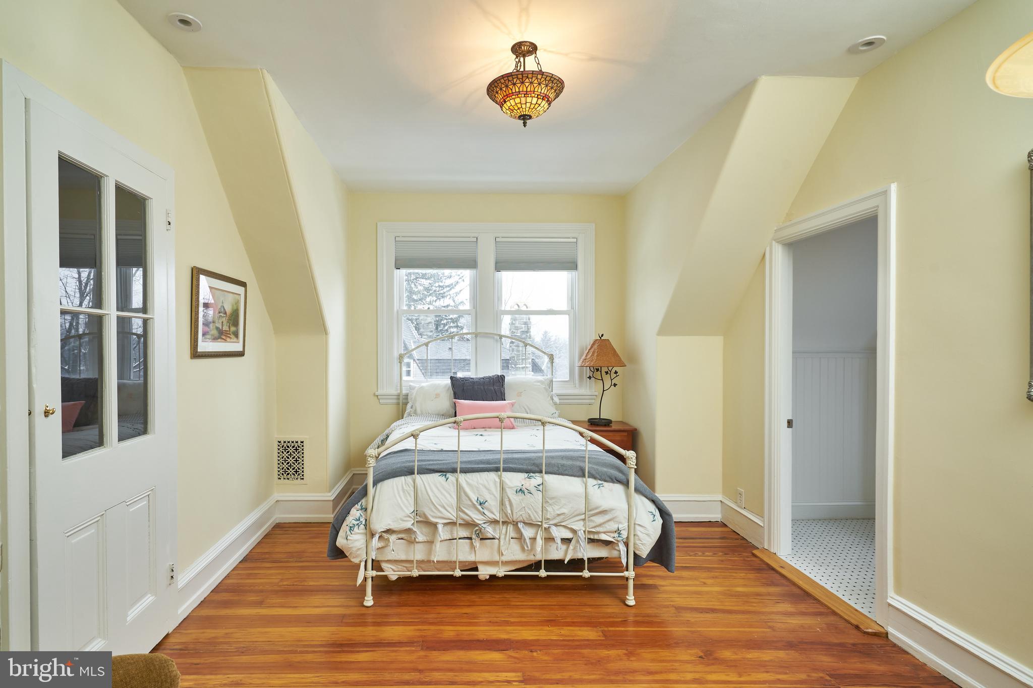 CHESTNUT HILL - Residential