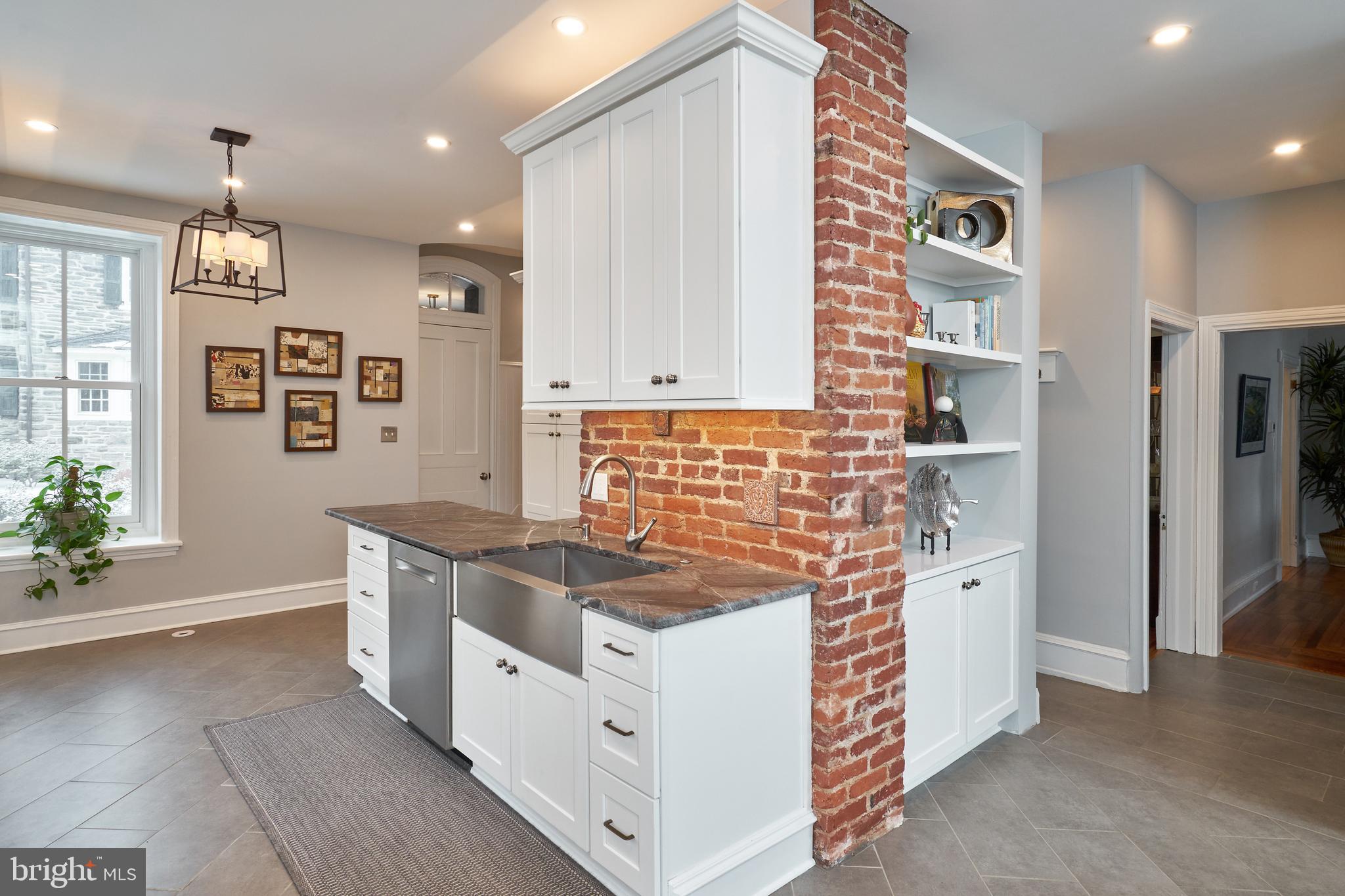 CHESTNUT HILL - Residential