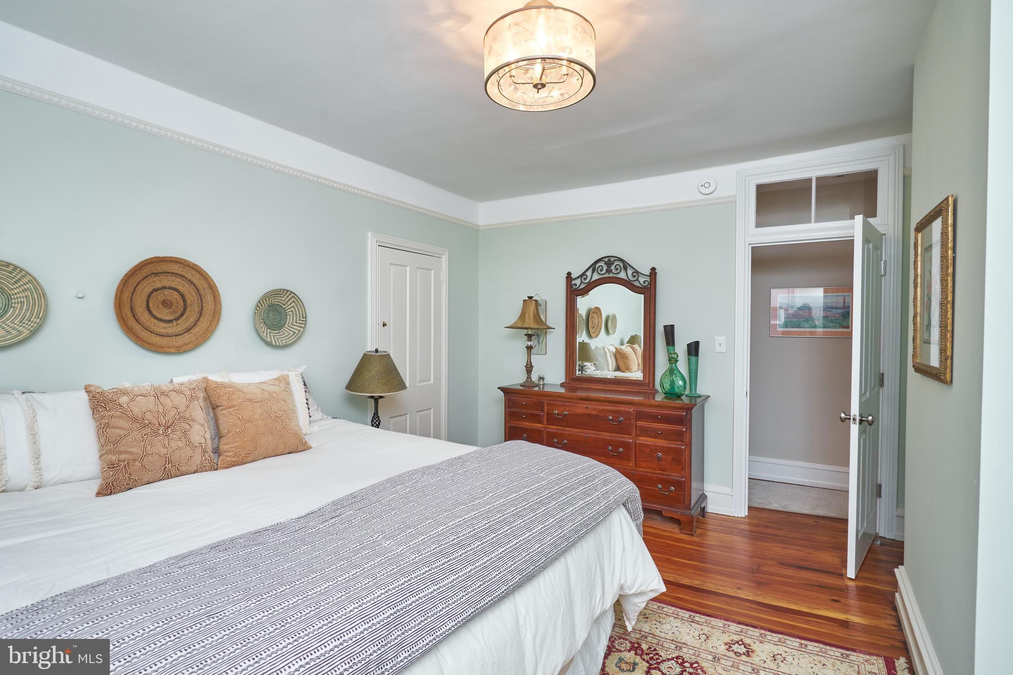 CHESTNUT HILL - Residential